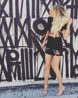 Kelsea Ballerini feet photo thumbnail