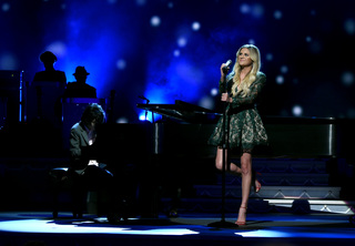 Kelsea Ballerini feet photo thumbnail