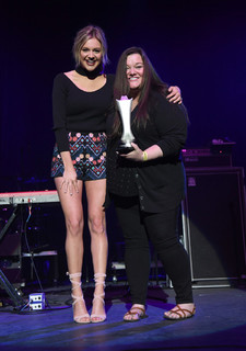 Kelsea Ballerini feet photo thumbnail