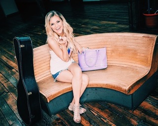 Kelsea Ballerini feet photo thumbnail
