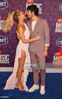 Kelsea Ballerini feet photo thumbnail