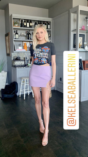 Kelsea Ballerini feet photo thumbnail