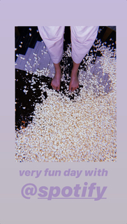 Kelsea Ballerini feet photo thumbnail