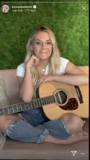 Kelsea Ballerini feet photo thumbnail