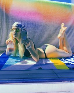 Kelsea Ballerini feet photo thumbnail
