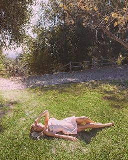 Kelsea Ballerini feet photo thumbnail