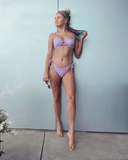 Kelsea Ballerini feet photo thumbnail