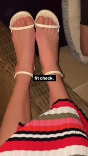 Kelsea Ballerini feet photo thumbnail