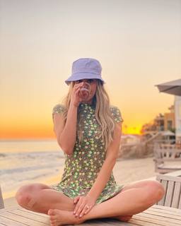 Kelsea Ballerini feet photo thumbnail
