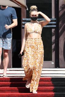 Kelsea Ballerini feet photo thumbnail