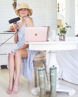 Kelsea Ballerini feet photo thumbnail
