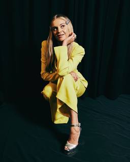 Kelsea Ballerini feet photo thumbnail