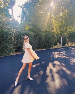 Kelsea Ballerini feet photo thumbnail