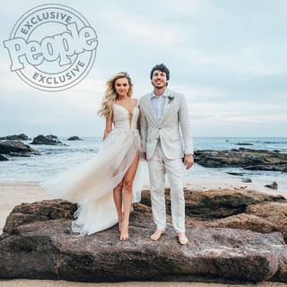 Kelsea Ballerini feet photo thumbnail