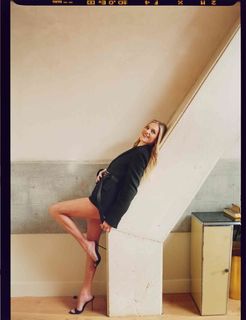 Kelsea Ballerini feet photo thumbnail