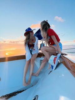 Kelsea Ballerini feet photo thumbnail