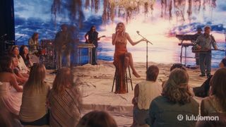 Kelsea Ballerini feet photo thumbnail