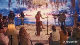 Kelsea Ballerini feet photo thumbnail