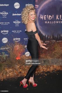 Kelsea Ballerini feet photo thumbnail