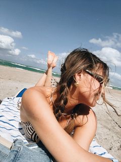 Kelsea Ballerini feet photo 4