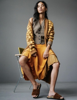 Kelsey Asbille feet photo thumbnail