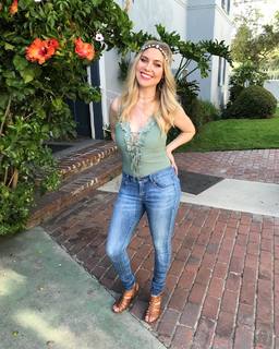 Kelsey Cook feet photo thumbnail