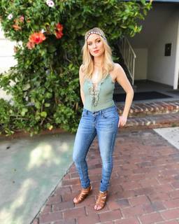 Kelsey Cook feet photo thumbnail