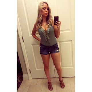 Kelsey Cook feet photo thumbnail