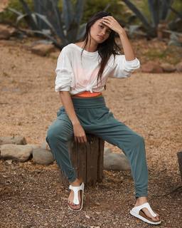 Kelsey Merritt feet photo thumbnail