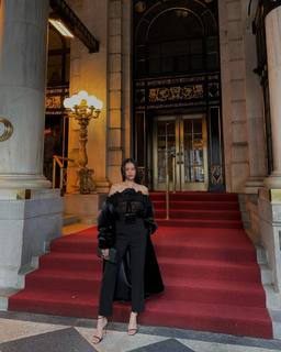 Kelsey Merritt feet photo thumbnail