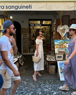 Kelsey Merritt feet photo thumbnail