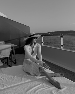 Kelsey Merritt feet photo thumbnail