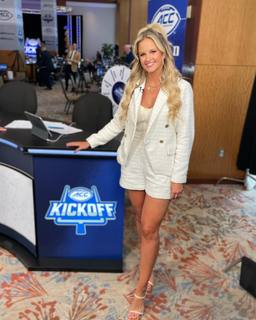 Kelsey Riggs feet photo 5