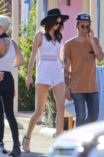 Kendall Jenner feet photo thumbnail