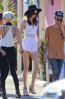 Kendall Jenner feet photo thumbnail