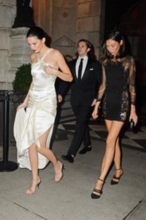 Kendall Jenner feet photo thumbnail