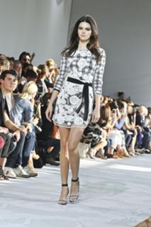 Kendall Jenner feet photo thumbnail