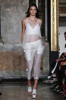 Kendall Jenner feet photo thumbnail