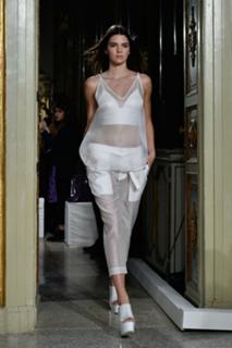 Kendall Jenner feet photo thumbnail