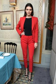Kendall Jenner feet photo thumbnail