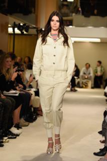 Kendall Jenner feet photo thumbnail