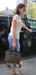 Kendall Jenner feet photo thumbnail