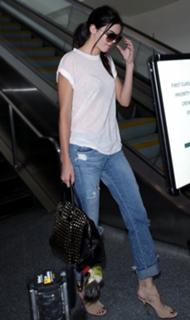 Kendall Jenner feet photo thumbnail
