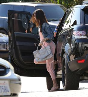 Kendall Jenner feet photo thumbnail