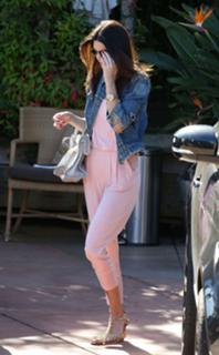Kendall Jenner feet photo thumbnail