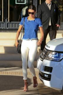 Kendall Jenner feet photo thumbnail