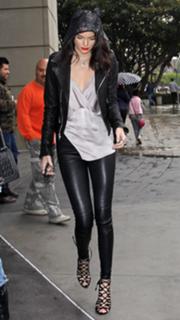 Kendall Jenner feet photo thumbnail