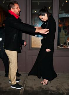Kendall Jenner feet photo thumbnail