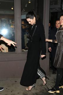 Kendall Jenner feet photo thumbnail