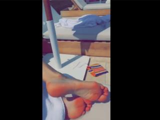 Kendall Jenner feet photo thumbnail